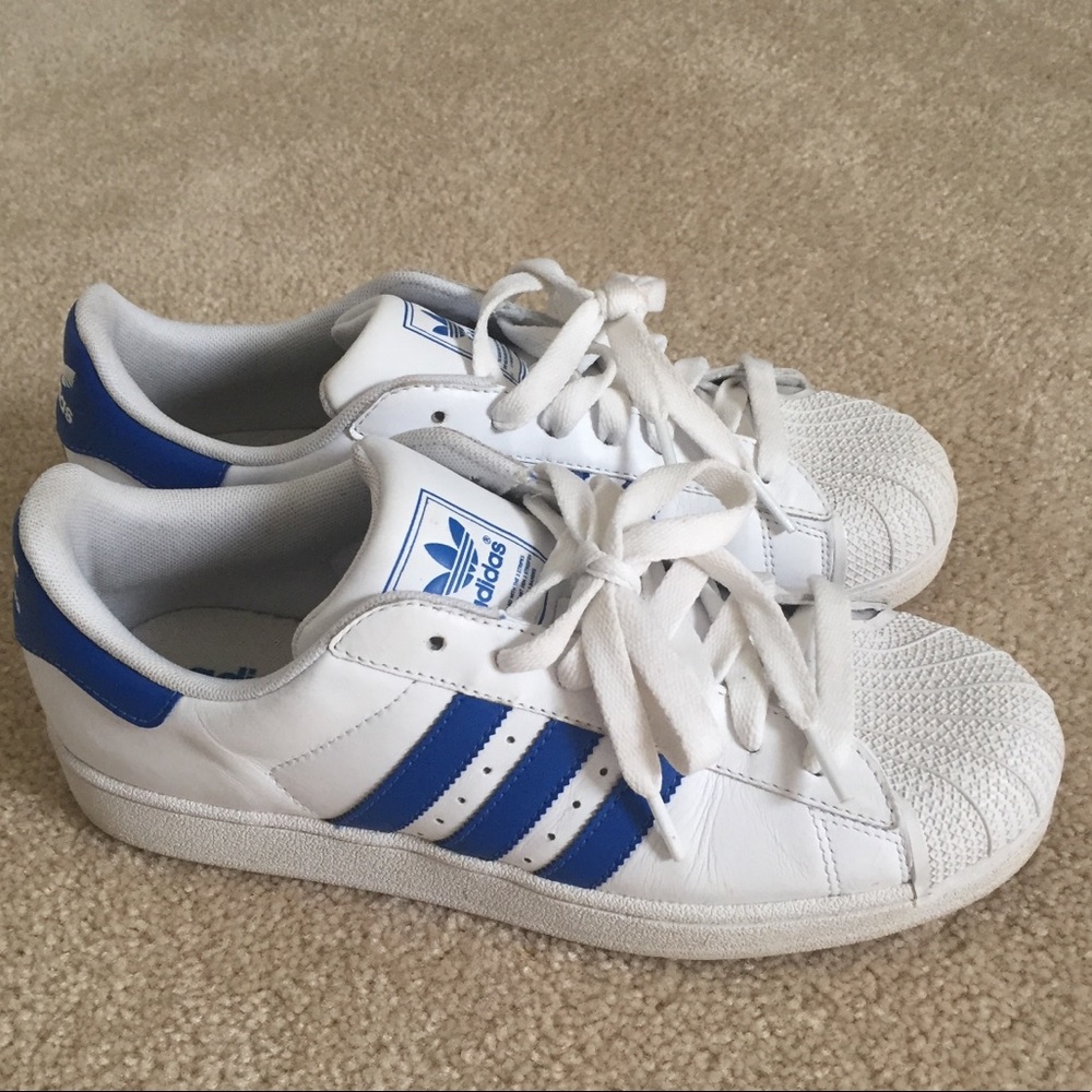 Men’s superstar adidas!